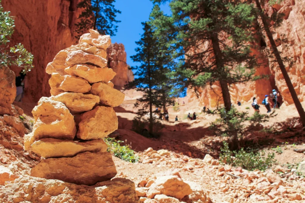 hiking for beginners at Bryce National Park with rock cairn